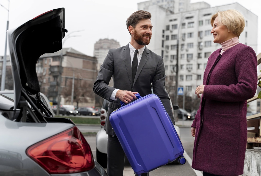 Benefits of Renting a Car with a Chauffeur for Airport Transfers